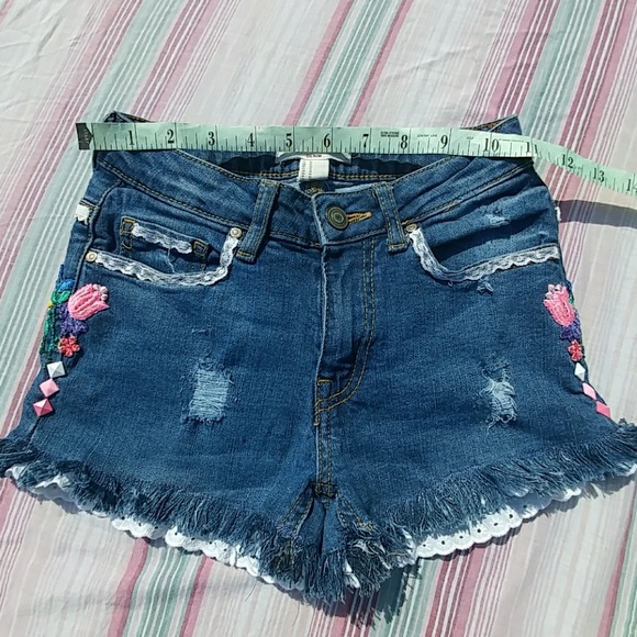 🎈SALE💰 Lacy, Studded, Distrsd Jean Shorty Shorts - Picture 1 of 8